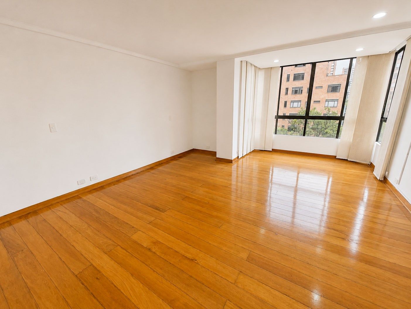 Apartamento en arriendo Antioquia Medellín Alejandria 220 m2 Habitaciones 3 Baños 4 Garajes 2 Precio $9000000