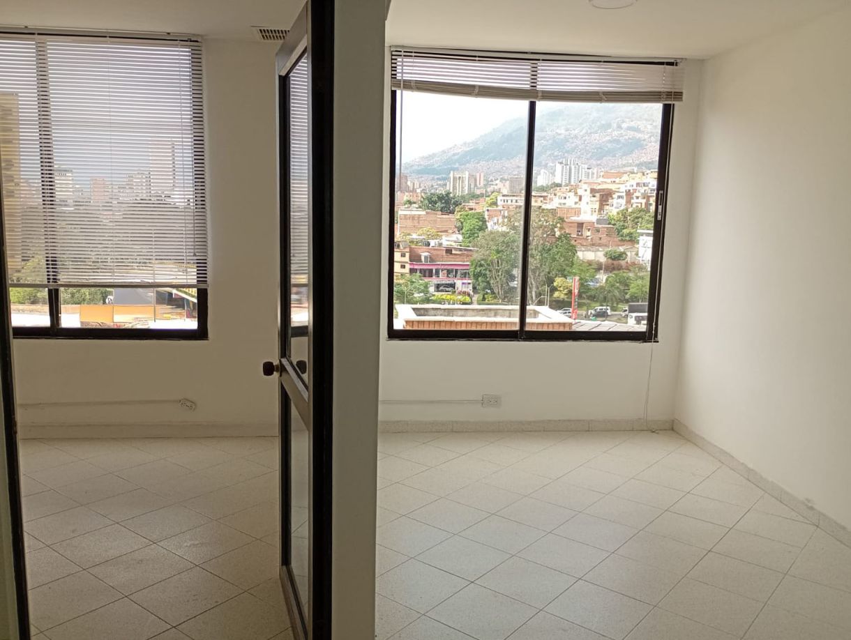 Oficina en arriendo o venta Antioquia Medellín San Diego 36 m2 Habitaciones 0 Baños 1 Garajes 1 Precio venta $258000000 Precio arriendo $3000000