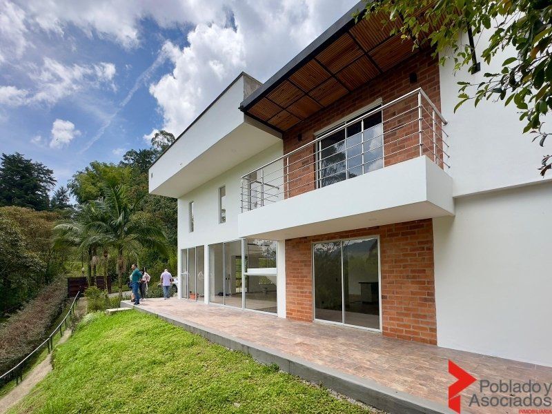 Casa en venta Antioquia Envigado El Salado 1680 m2 Habitaciones 3 Baños 3 Garajes 2 Precio $1800000000