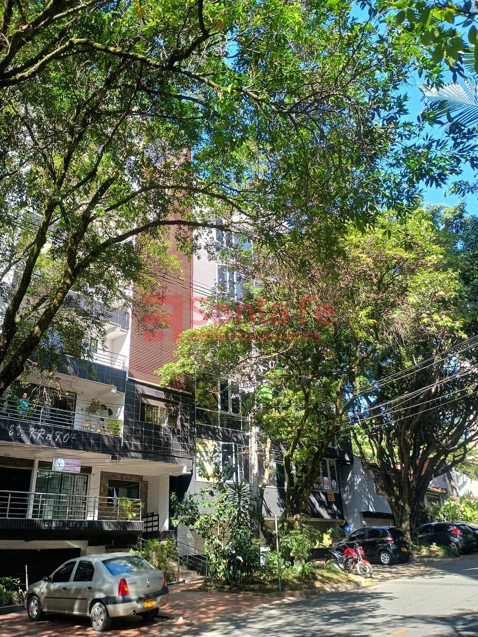 Oficina en arriendo Antioquia Medellín Santa Teresita 18 m2 Habitaciones 0 Baños 1 Garajes 0 Precio $900000