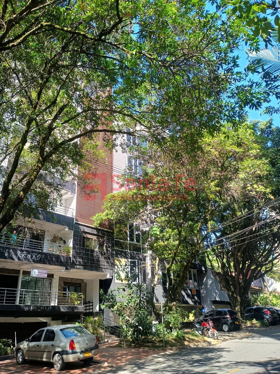 Oficina en arriendo Antioquia Medellín Santa Teresita 18 m2 Habitaciones 0 Baños 1 Garajes 0 Precio $900000