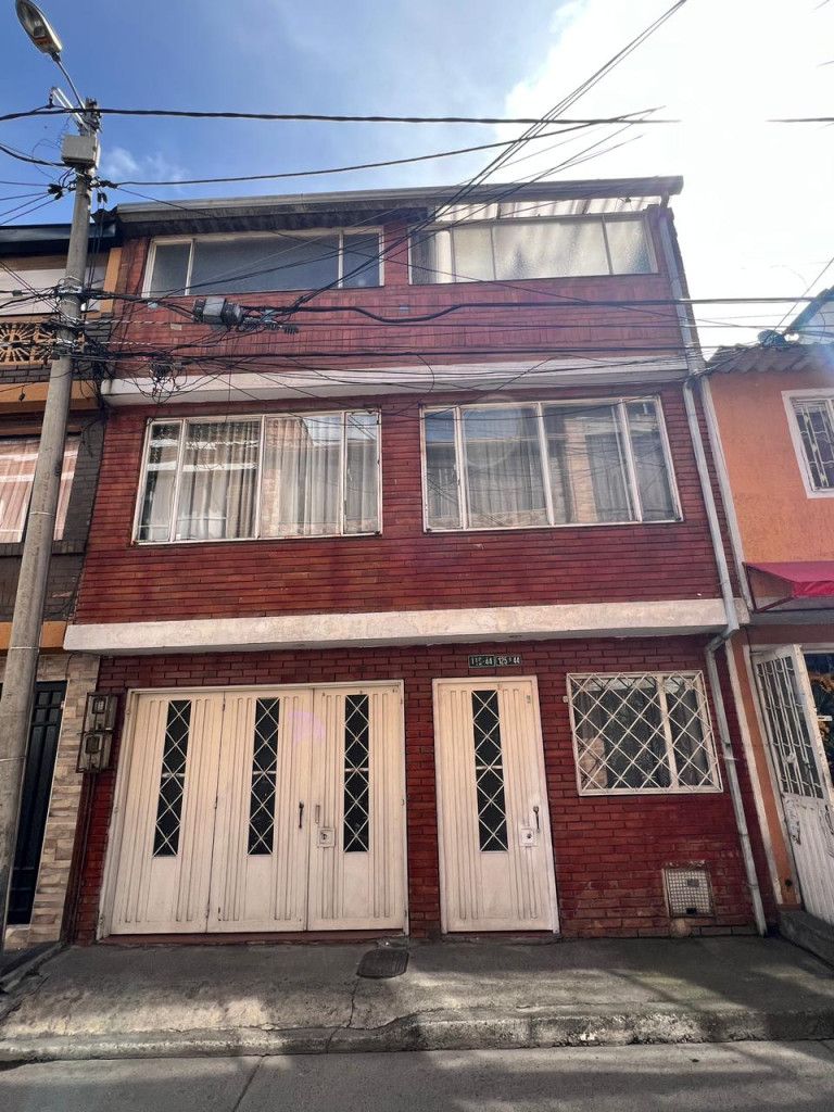 Casa en venta Cundinamarca Bogotá La Gaitana 210 m2 Habitaciones 6 Baños 4 Garajes 1 Precio $380000000