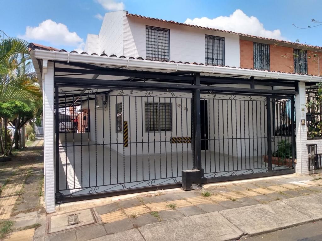 Casa en arriendo Valle Del Cauca Cali Lili 96 m2 Habitaciones 3 Baños 3 Garajes 3 Precio $2450000