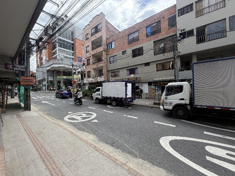 Local en arriendo Antioquia Itagüí Centro 100 m2 Habitaciones 0 Baños 1 Garajes 0 Precio $5300000