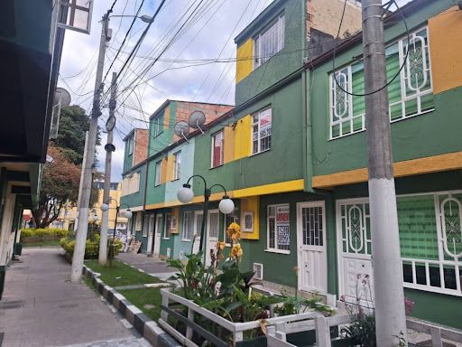Casa en arriendo Cundinamarca Bogotá Costa Azul 100 m2 Habitaciones 4 Baños 2 Garajes 0 Precio $2000000