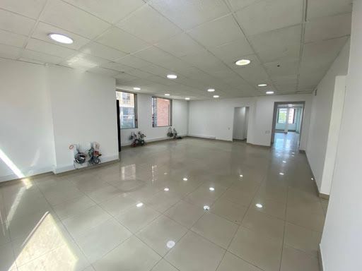Oficina en arriendo Cundinamarca Bogotá Santa Barbara Oriental 280 m2 Habitaciones 0 Baños 2 Garajes 5 Precio $21950000