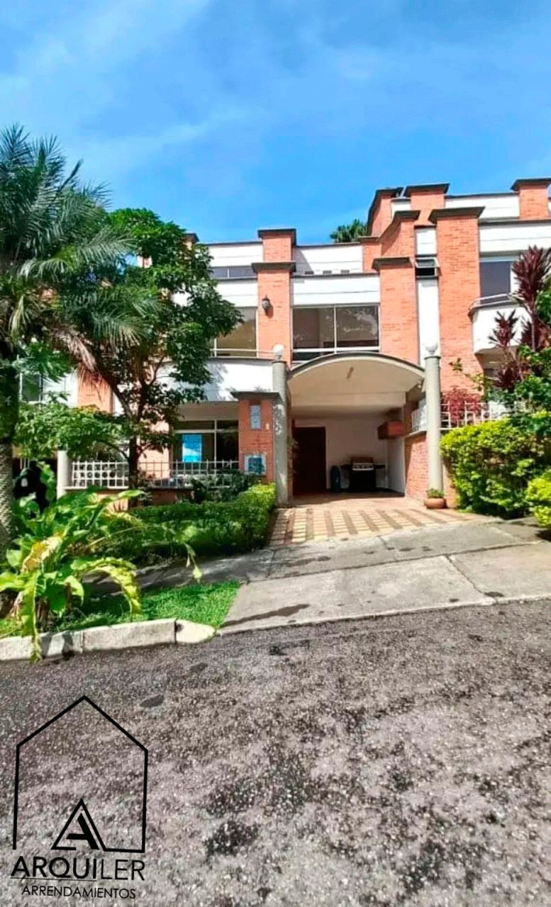 Casa en arriendo Antioquia Envigado Uribe Ángel 230 m2 Habitaciones 4 Baños 4 Garajes 4 Precio $6000000