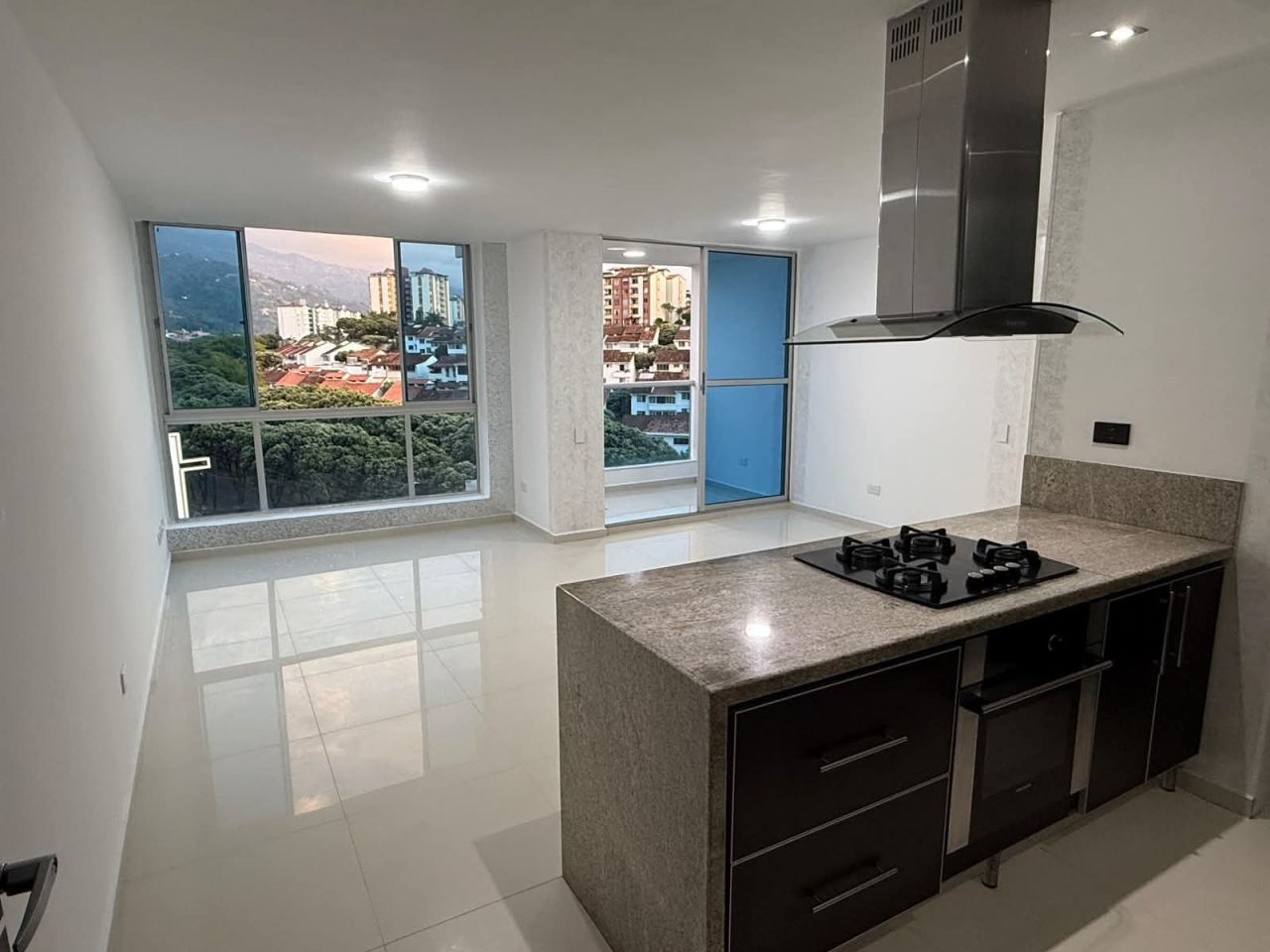 Apartamento en arriendo Santander Bucaramanga El Tejar 96 m2 Habitaciones 3 Baños 2 Garajes 2 Precio $4200000