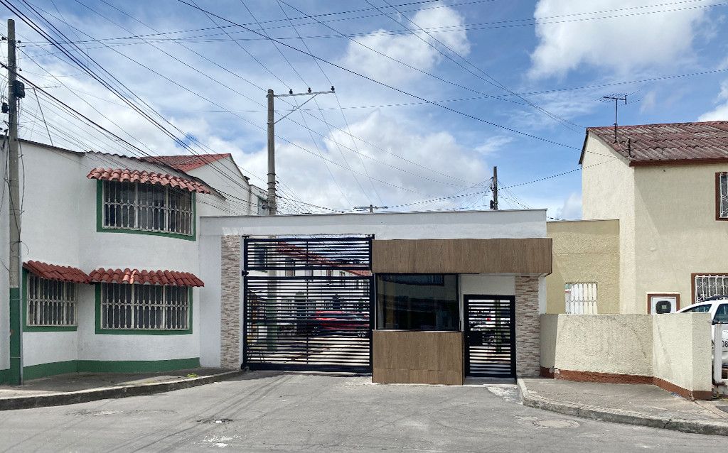 Casa en venta Cundinamarca Bogotá Ciudad Villamayor Antigua 99 m2 Habitaciones 3 Baños 2 Garajes 2 Precio $549999999