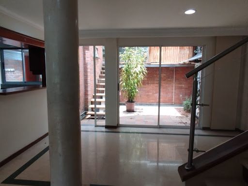 Casa en arriendo Antioquia Envigado Uribe Ángel 230 m2 Habitaciones 4 Baños 5 Garajes 3 Precio $6000000