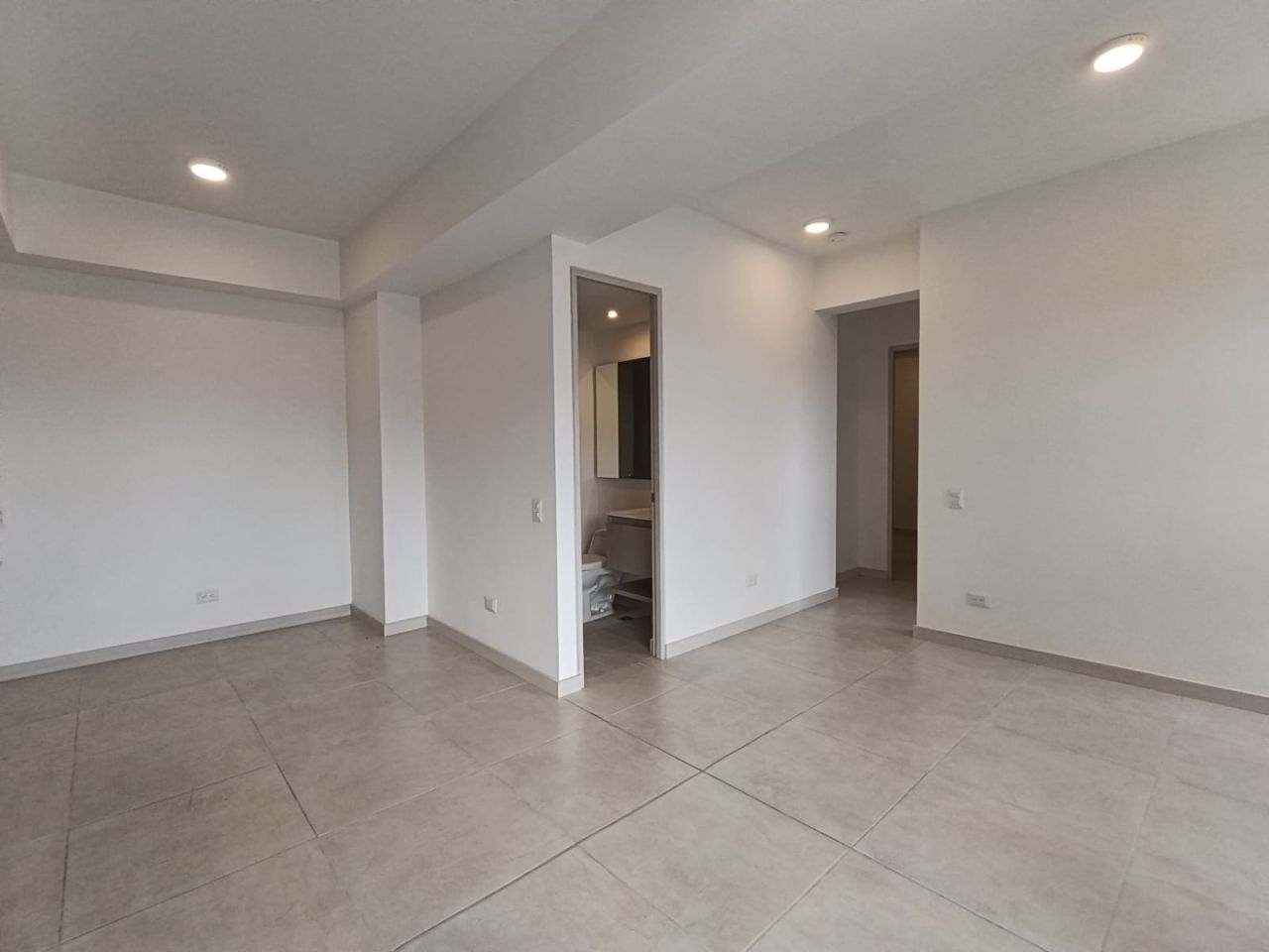 Apartamento en arriendo Antioquia Envigado Jardines 70 m2 Habitaciones 2 Baños 2 Garajes 1 Precio $4000000