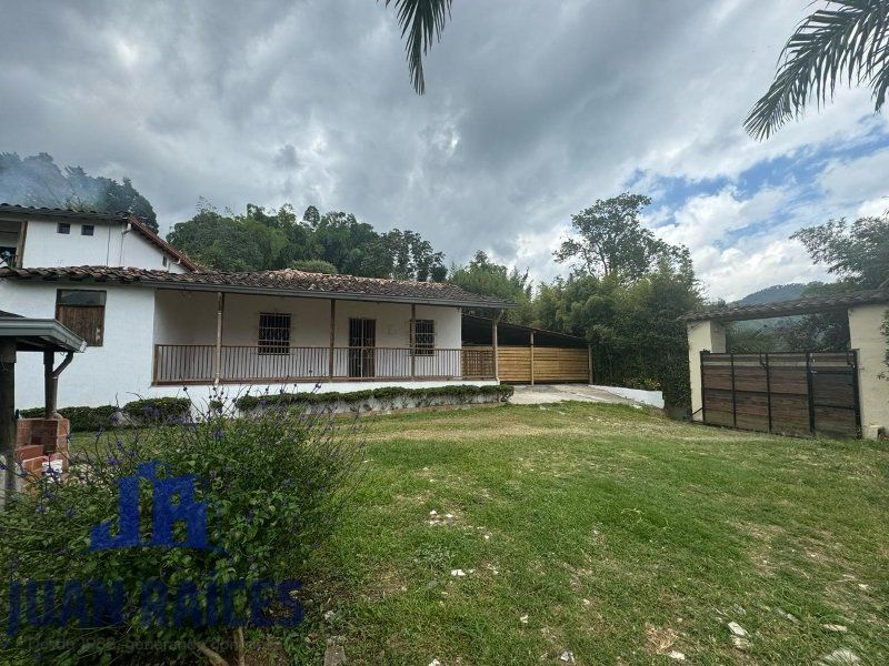 Casa en arriendo Antioquia La Estrella La Estrella 600 m2 Habitaciones 4 Baños 4 Garajes 7 Precio $5000000