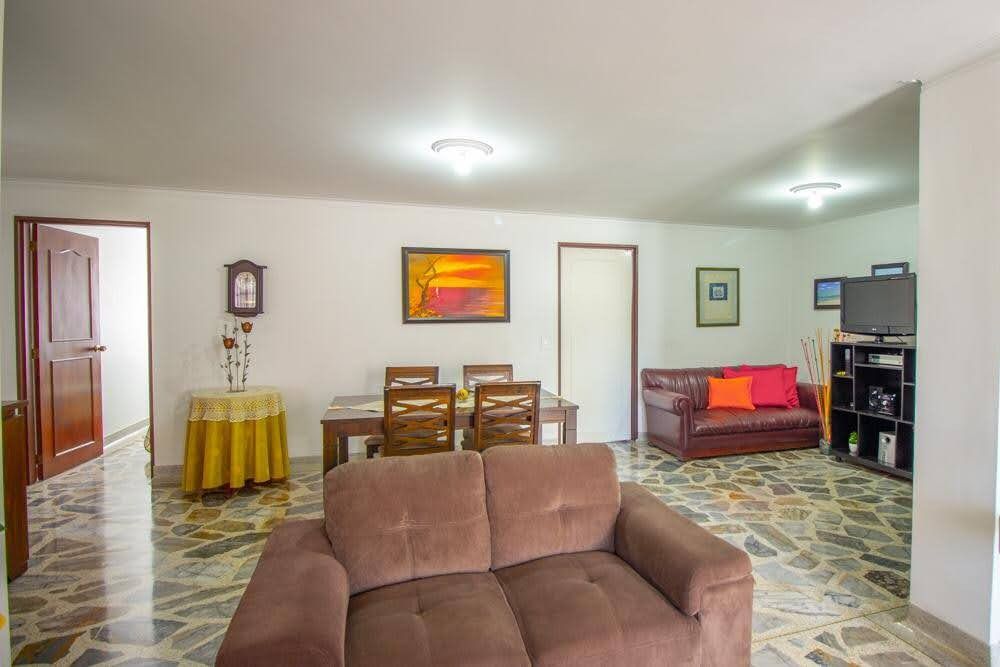 Apartamento en venta Antioquia Medellín Granada 138 m2 Habitaciones 3 Baños 2 Garajes 1 Precio $730000000
