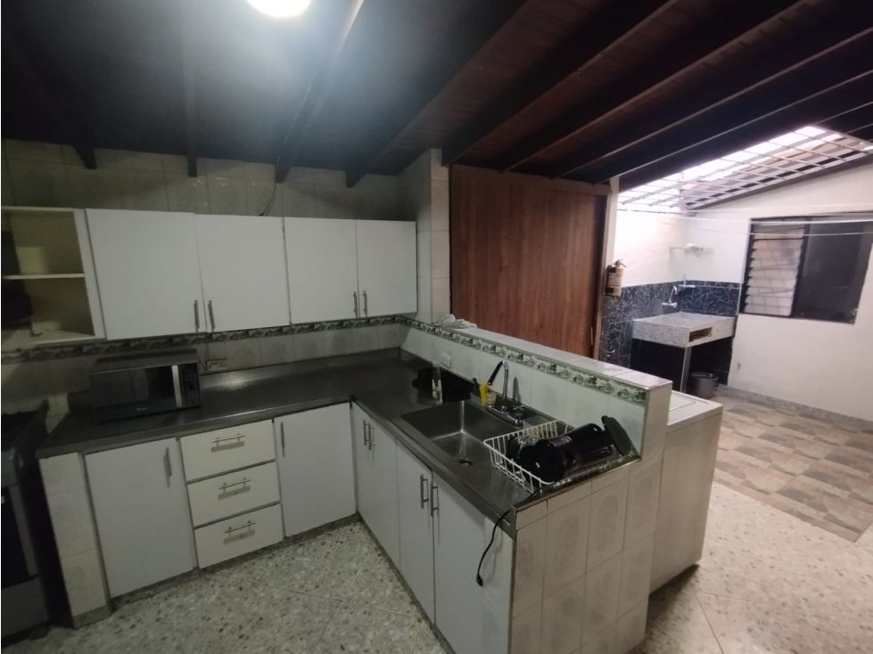 Apartamento en arriendo Antioquia Medellín La Castellana 320 m2 Habitaciones 8 Baños 5 Garajes 0 Precio $7130000