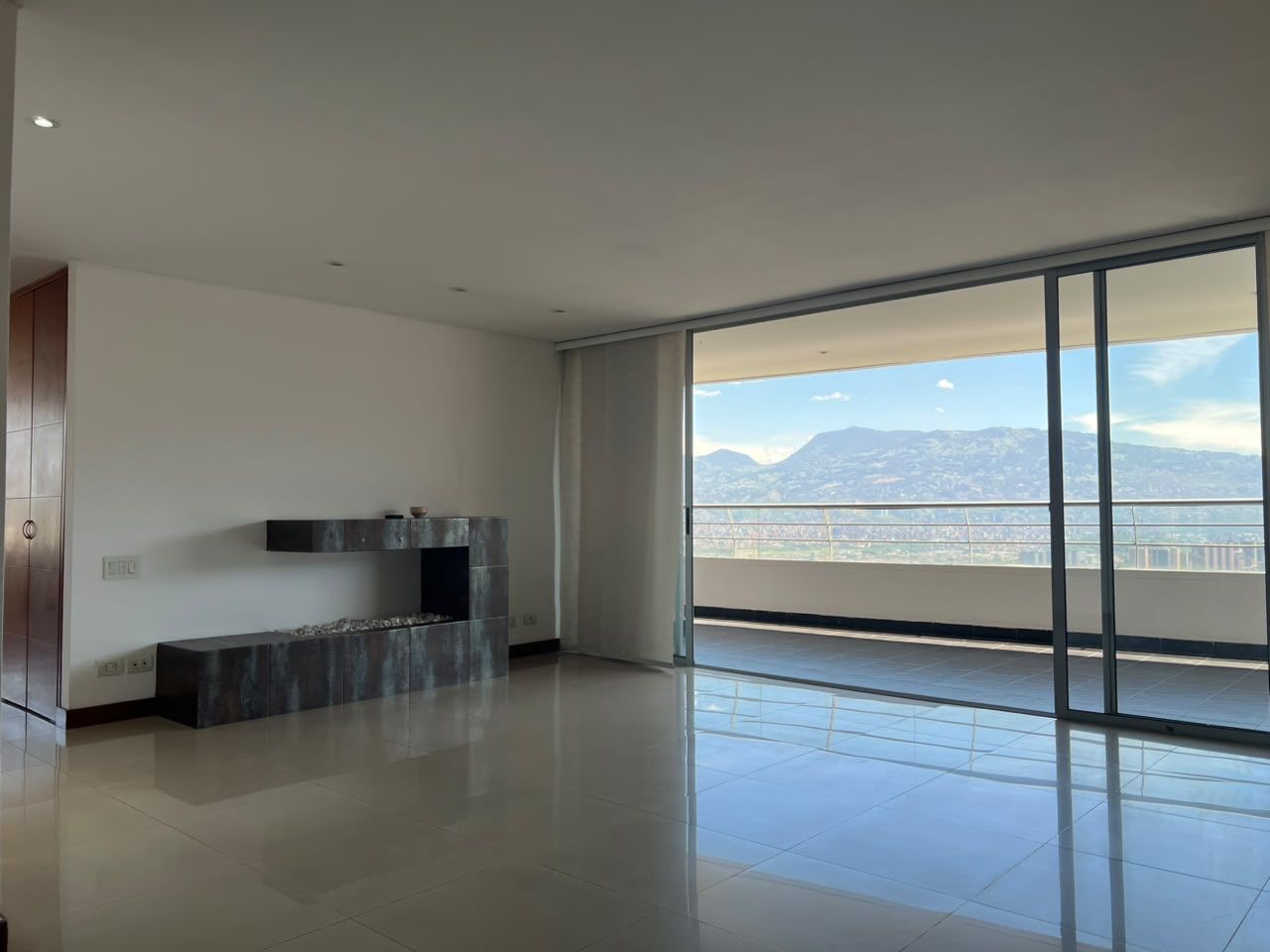 Apartamento en arriendo Antioquia Medellín Los Balsos No 2 200 m2 Habitaciones 3 Baños 4 Garajes 2 Precio $10150000