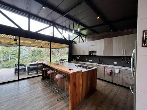 Casa Campestre en arriendo Antioquia Envigado Envigado 300 m2 Habitaciones 3 Baños 5 Garajes 1 Precio $12800000