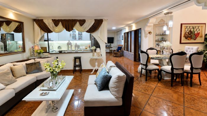 Casa en venta Valle Del Cauca Cali Villa Colombia 243 m2 Habitaciones 9 Baños 6 Garajes 1 Precio $570000000
