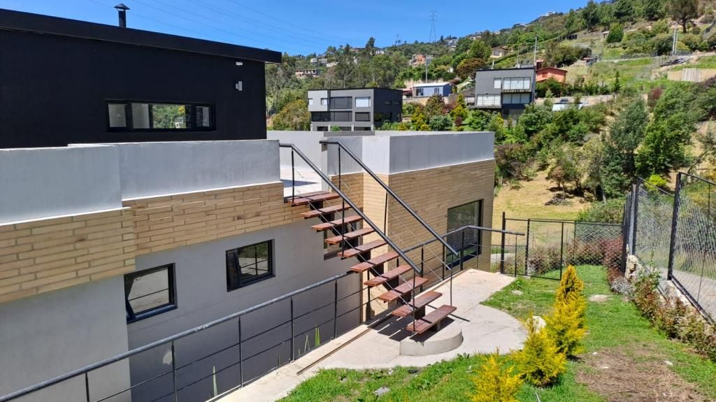 Casa en venta Cundinamarca La Calera Centro 400 m2 Habitaciones 7 Baños 5 Garajes 4 Precio $1750000000