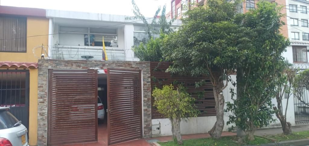 Casa en venta Cundinamarca Bogotá Caobos Salazar 240 m2 Habitaciones 5 Baños 4 Garajes 2 Precio $1200000000