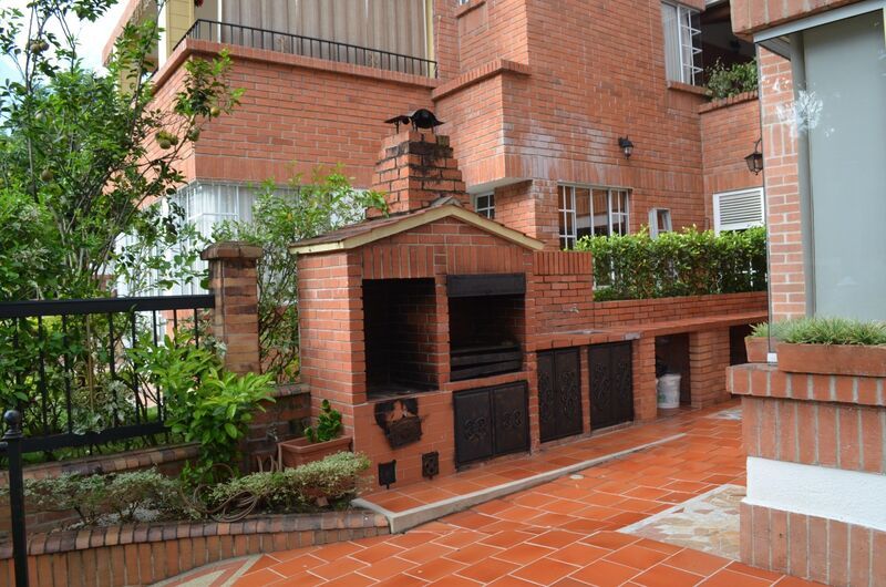 Casa en venta Santander Floridablanca Ub Club House Ii 307 m2 Habitaciones 5 Baños 4 Garajes 2 Precio $1400000