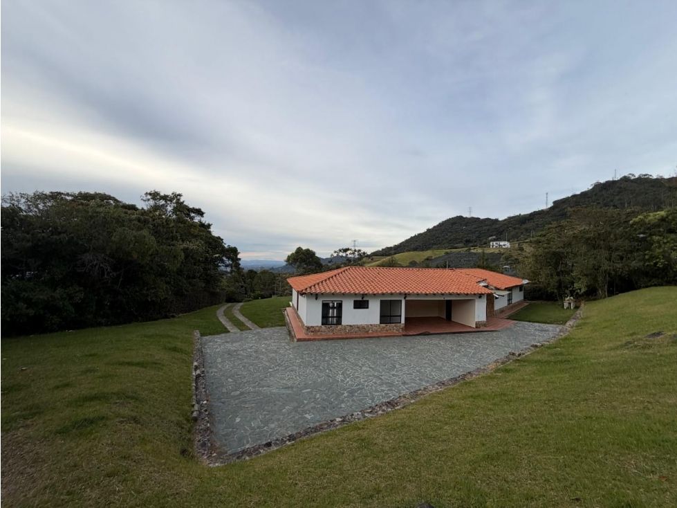 Finca en arriendo Antioquia La Ceja La Ceja 415 m2 Habitaciones 4 Baños 5 Garajes 2 Precio $8500000
