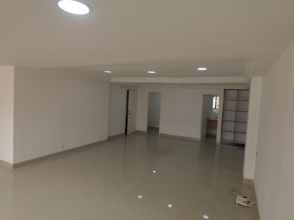 Oficina en arriendo Cundinamarca Bogotá Santa Barbara Occidental 52 m2 Habitaciones 0 Baños 2 Garajes 1 Precio $2850000