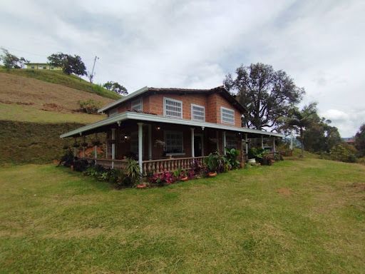 Finca en arriendo Antioquia Guarne Guarne 270 m2 Habitaciones 4 Baños 4 Garajes 4 Precio $4500000