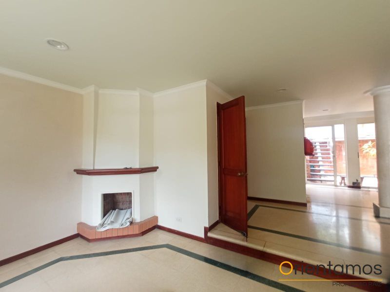 Casa en arriendo Antioquia Envigado Uribe Ángel 230 m2 Habitaciones 5 Baños 5 Garajes 3 Precio $6000000