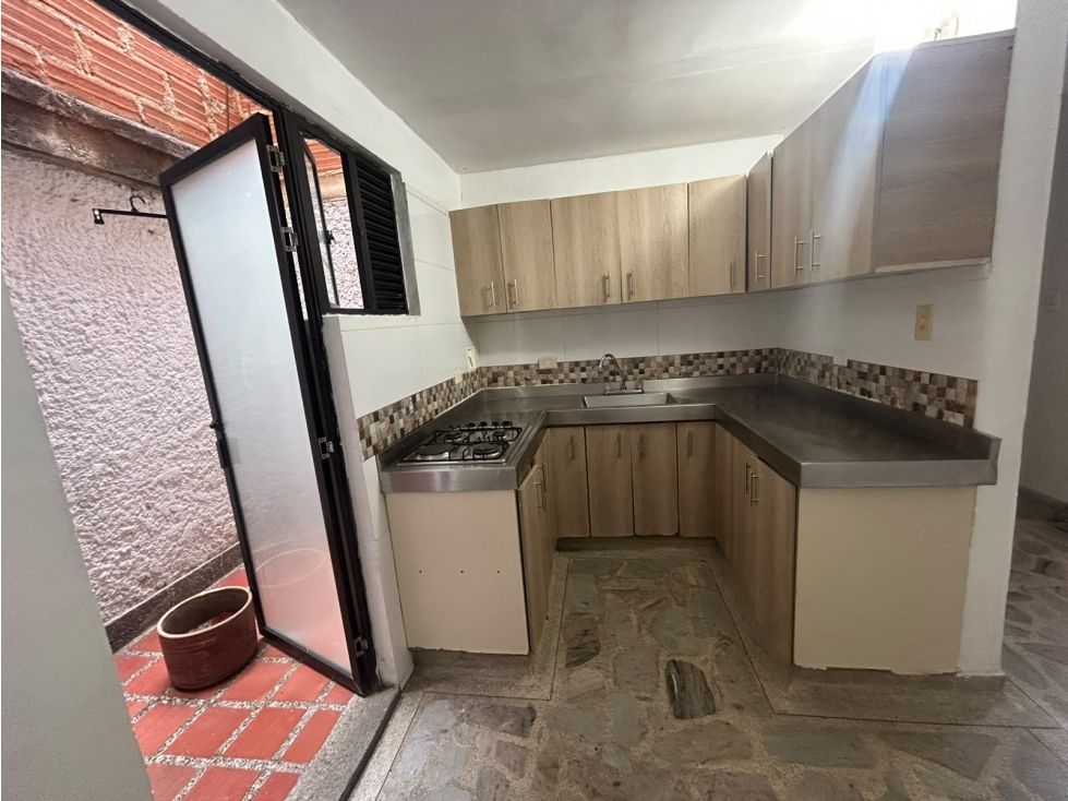 Apartamento en arriendo Antioquia Medellín Los Alpes 75 m2 Habitaciones 3 Baños 2 Garajes 0 Precio $2700000