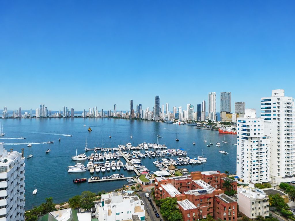 Apartamento en arriendo Bolívar Cartagena Manga 108 m2 Habitaciones 2 Baños 2 Garajes 1 Precio $6000000