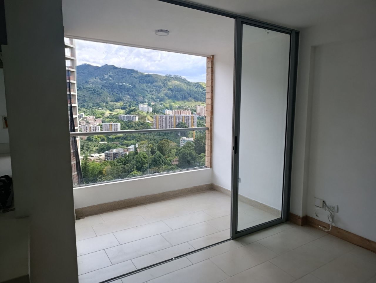 Apartamento en arriendo Antioquia Envigado La Pradera 76 m2 Habitaciones 2 Baños 2 Garajes 1 Precio $3900000