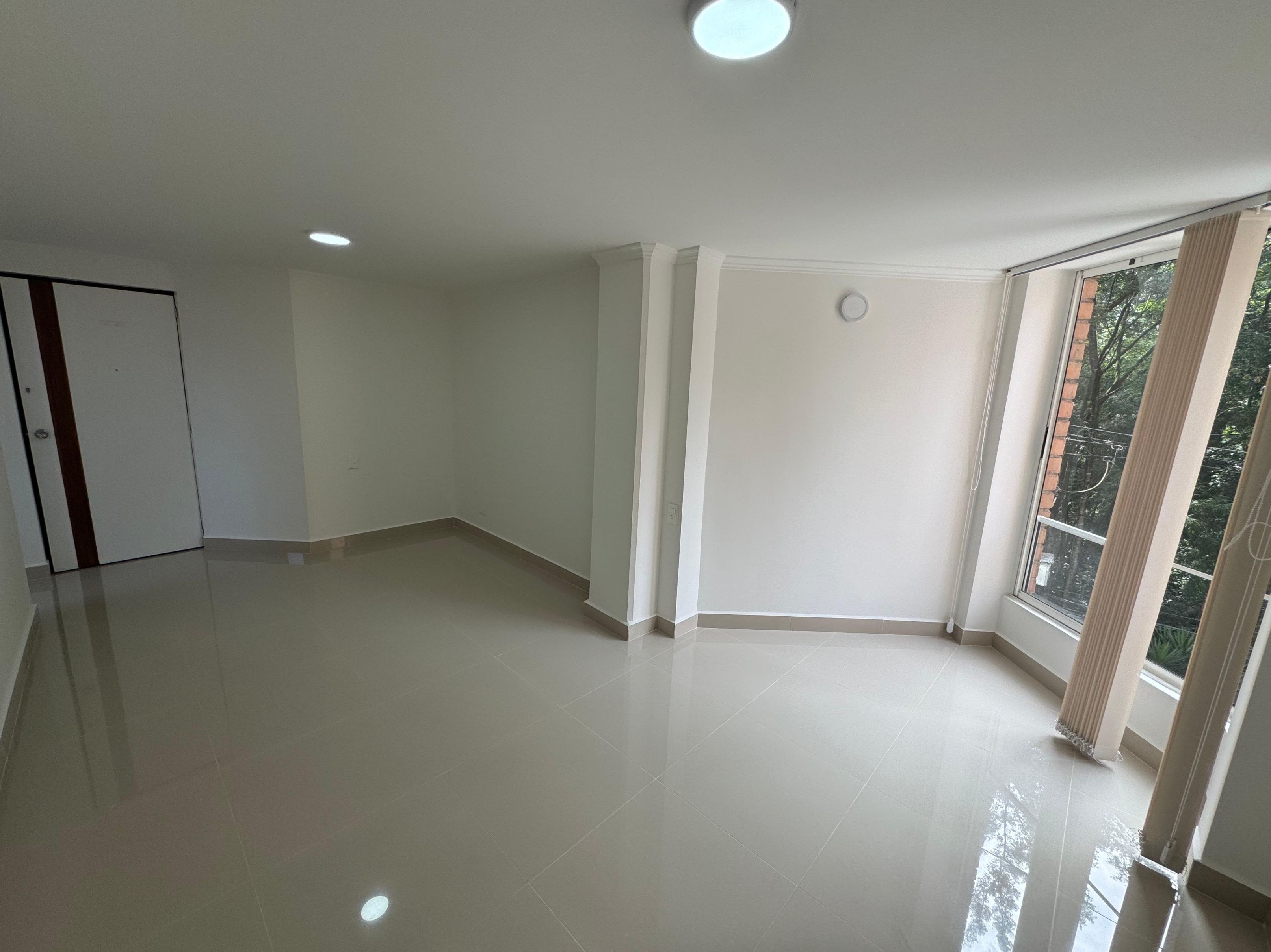 Apartamento en arriendo Antioquia Envigado Ub Torres Del Sur 70 m2 Habitaciones 3 Baños 2 Garajes 1 Precio $3200000