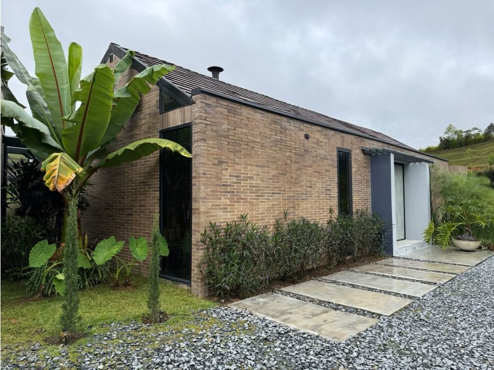 Casa Campestre en arriendo Antioquia Rionegro Centro 220 m2 Habitaciones 3 Baños 4 Garajes 3 Precio $15000000