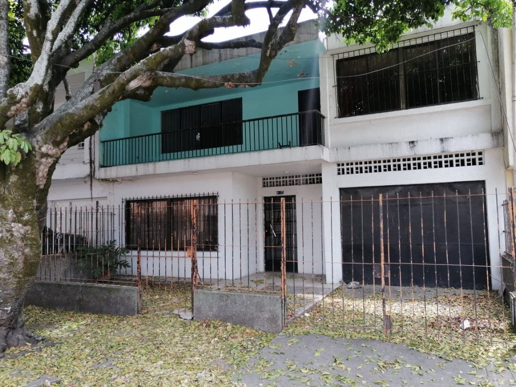 Casa en venta Valle Del Cauca Cali Champagnat 375 m2 Habitaciones 8 Baños 3 Garajes 2 Precio $800000000