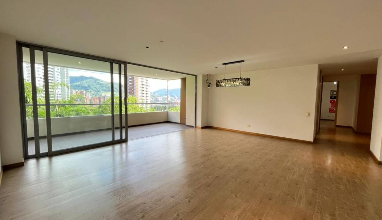 Apartamento en arriendo Antioquia Envigado Jardines 184 m2 Habitaciones 3 Baños 4 Garajes 1 Precio $9000000