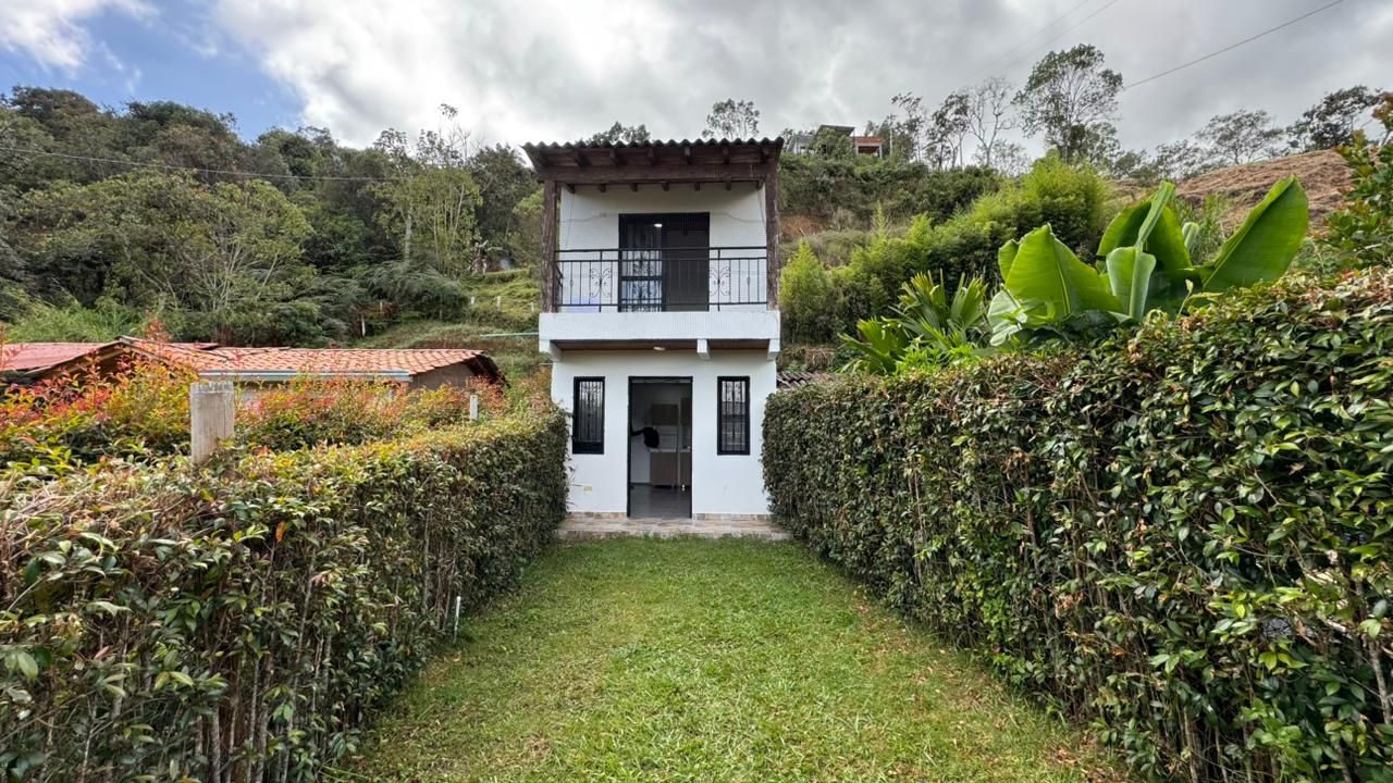 Casa Campestre en arriendo Antioquia Marinilla Belén 100 m2 Habitaciones 3 Baños 2 Garajes 1 Precio $1200000
