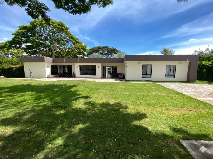 Casa en arriendo Valle Del Cauca Palmira Palmira 350 m2 Habitaciones 5 Baños 6 Garajes 3 Precio $7000000