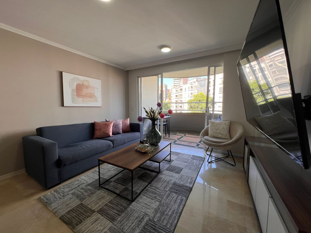 Apartamento en arriendo Antioquia Medellín La Florida 150 m2 Habitaciones 3 Baños 3 Garajes 2 Precio $9800000