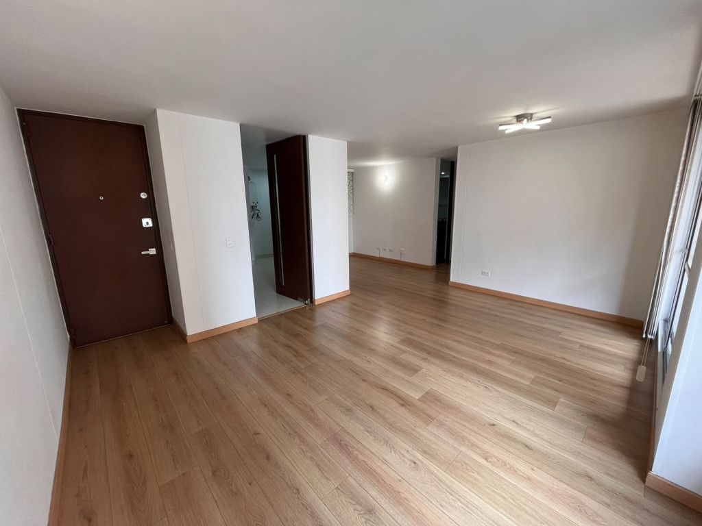 Apartamento en arriendo Cundinamarca Bogotá Santa Rosa 0 m2 Habitaciones 3 Baños 2 Garajes 0 Precio $3800000