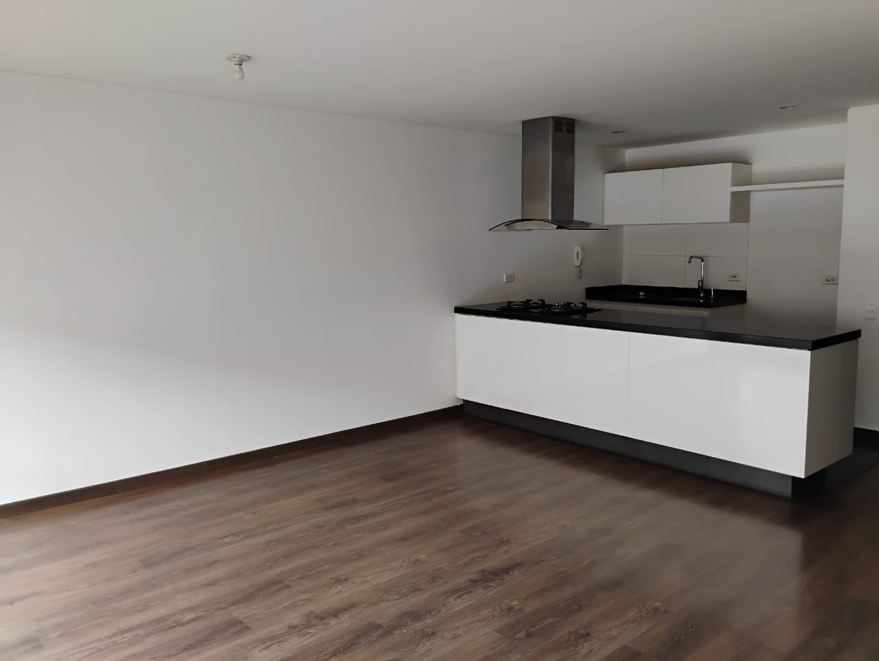 Apartaestudio en arriendo Cundinamarca Bogotá Parques De Lorena 58 m2 Habitaciones 1 Baños 2 Garajes 1 Precio $2800000