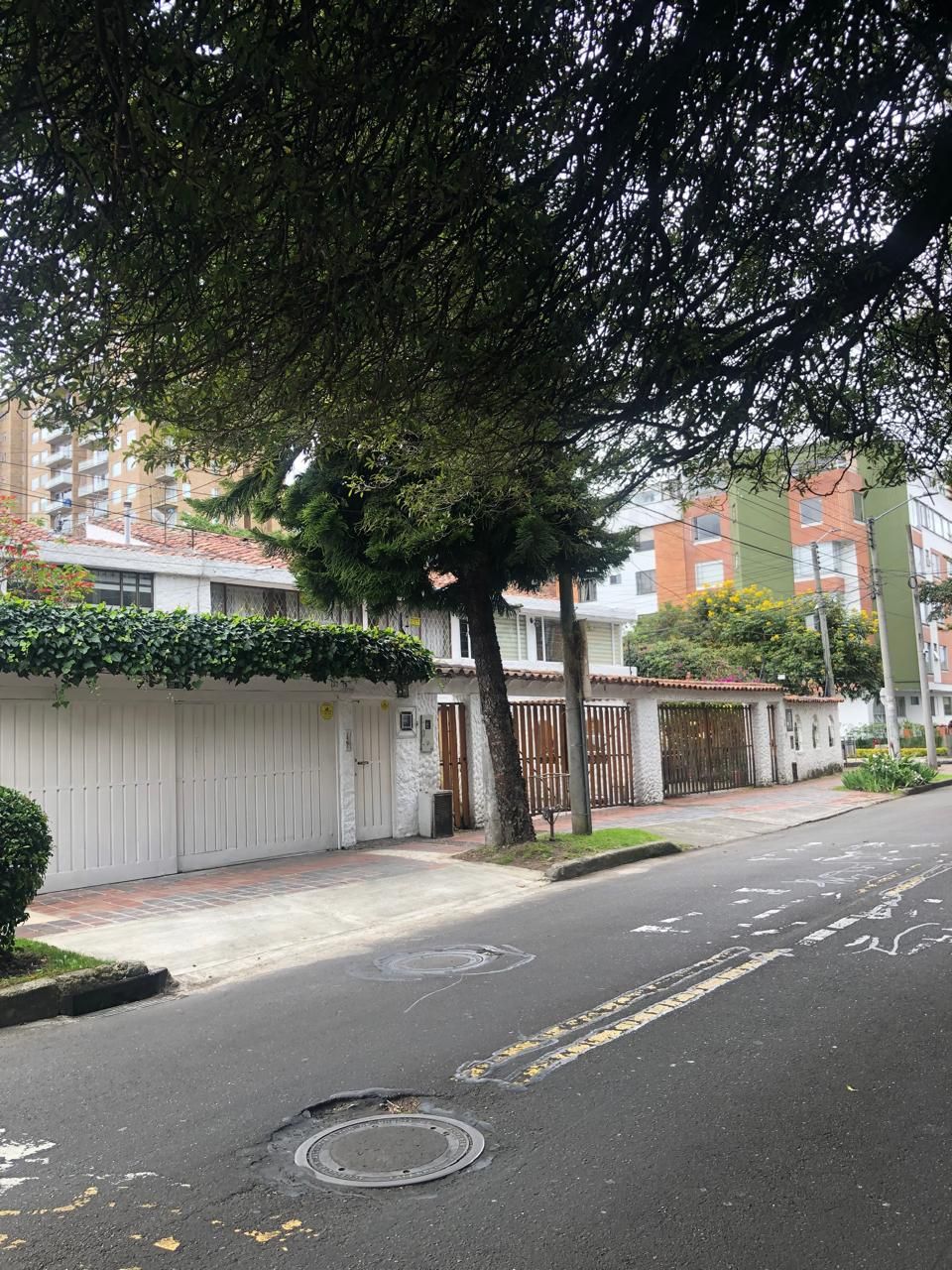 Casa en venta Cundinamarca Bogotá Ub Santa Coloma 185 m2 Habitaciones 4 Baños 3 Garajes 2 Precio $950000000