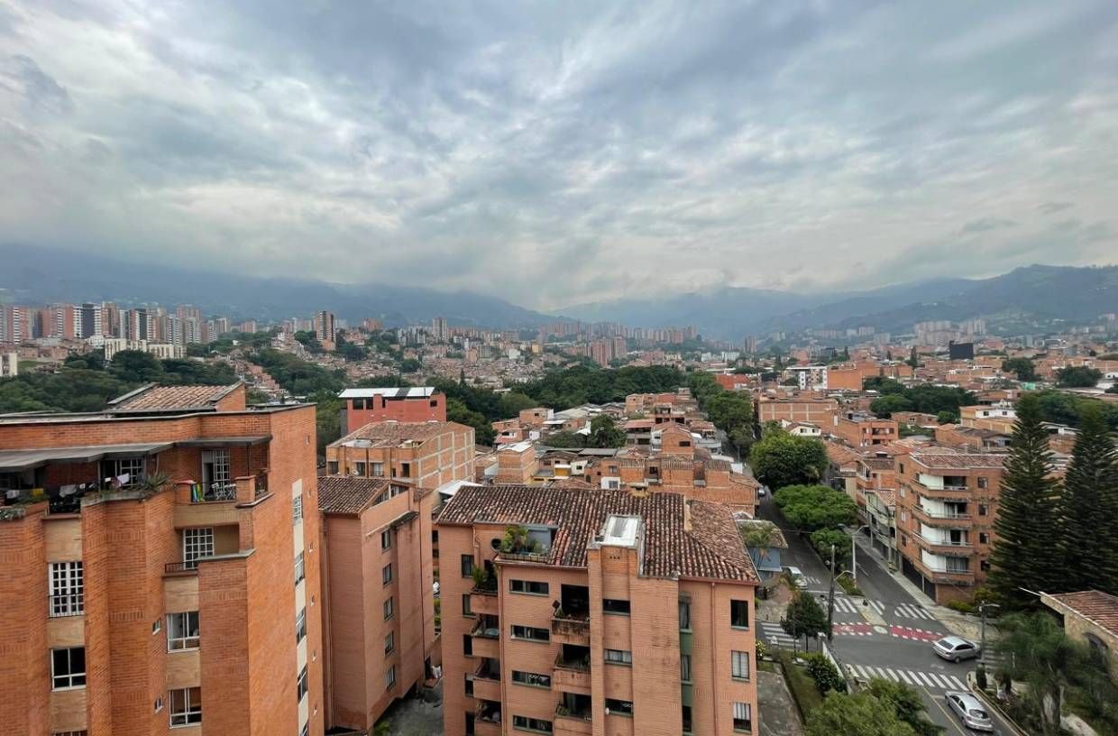 Apartamento en arriendo Antioquia Envigado Jardines 120 m2 Habitaciones 3 Baños 3 Garajes 2 Precio $5500000