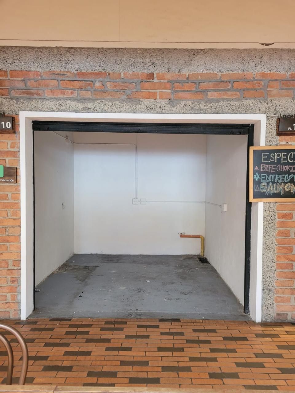 Local en arriendo Antioquia La Ceja Centro 12 m2 Habitaciones 0 Baños 0 Garajes 2 Precio $1200000