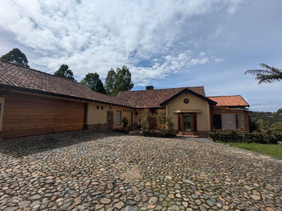 Casa Campestre en arriendo Antioquia Envigado Zúñiga 350 m2 Habitaciones 3 Baños 2 Garajes 2 Precio $15000000