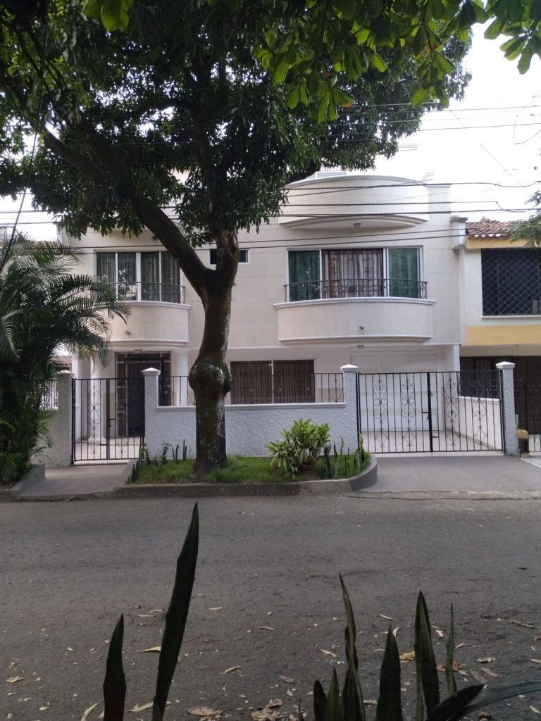 Casa en arriendo Valle Del Cauca Cali Ciudadela Pasoancho 331 m2 Habitaciones 5 Baños 6 Garajes 4 Precio $6000000