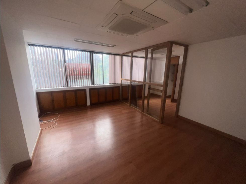 Oficina en arriendo Antioquia Medellín Patio Bonito 38 m2 Habitaciones 0 Baños 1 Garajes 0 Precio $3300000