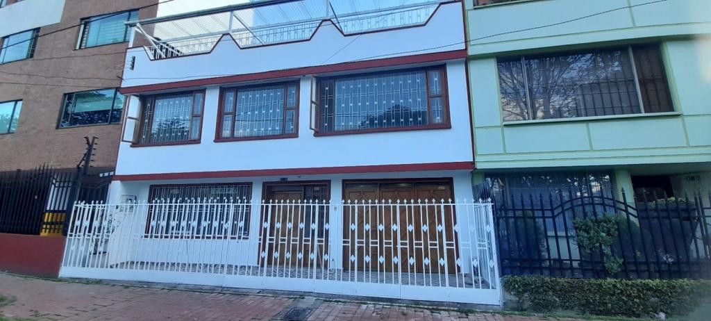 Casa en arriendo Cundinamarca Bogotá José Joaquín Vargas 195 m2 Habitaciones 4 Baños 3 Garajes 1 Precio $4000000