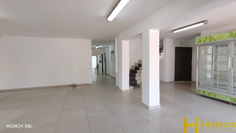 Local en arriendo Antioquia Medellín Estadio 600 m2 Habitaciones 0 Baños 5 Garajes 3 Precio $32000000