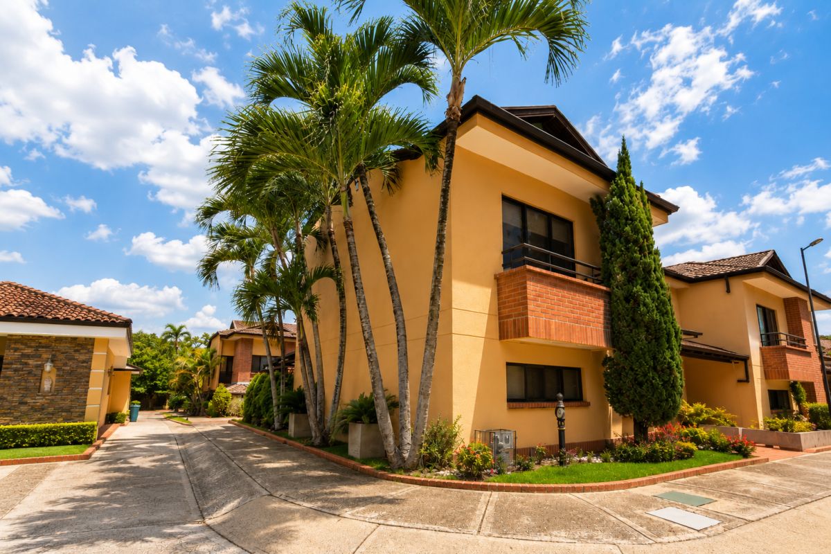 Casa en venta Santander Floridablanca La Trinidad 227 m2 Habitaciones 4 Baños 5 Garajes 1 Precio $1400000000