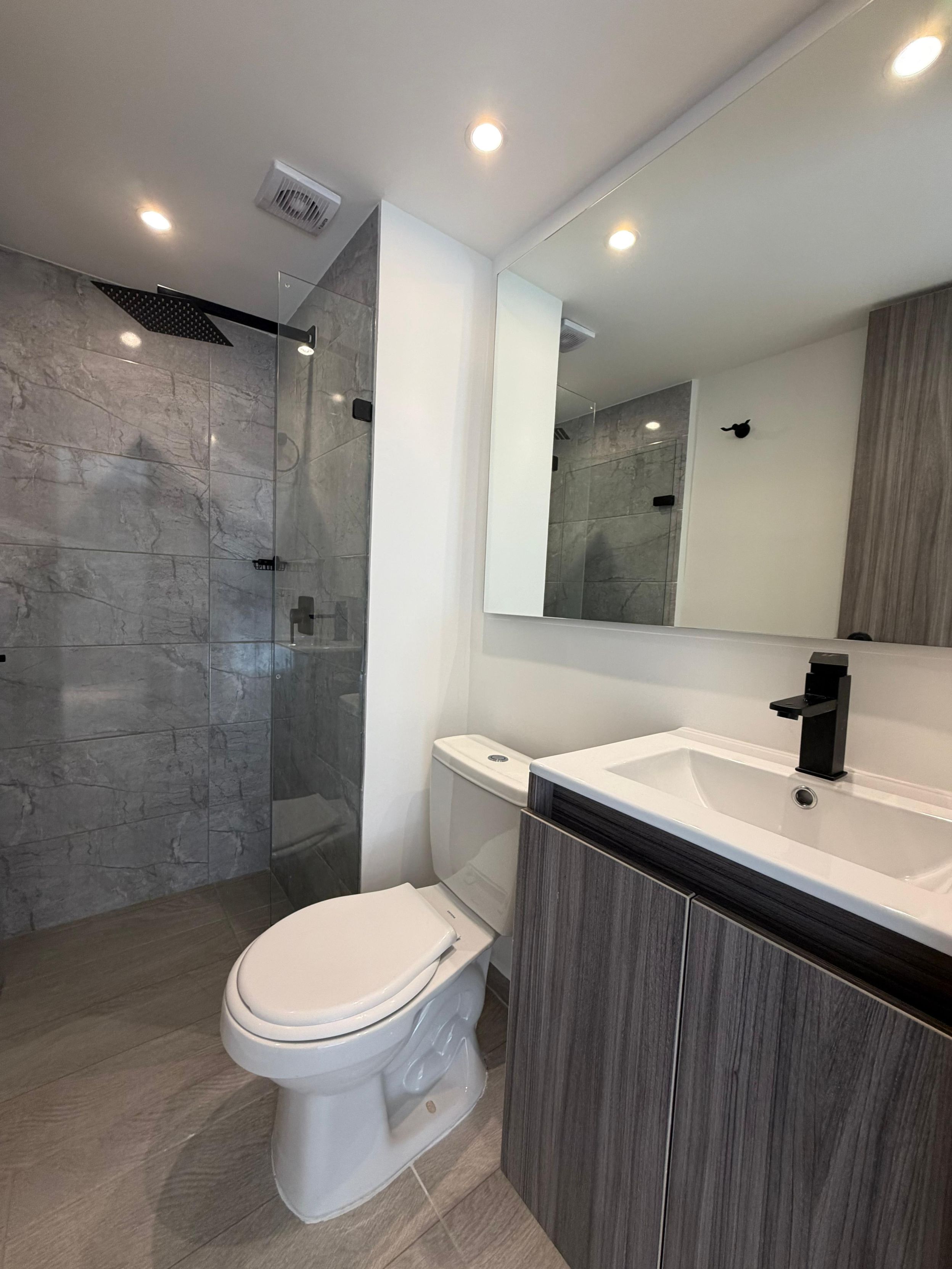 Edificio en arriendo Antioquia Itagüí El Rosario 55 m2 Habitaciones 2 Baños 2 Garajes 1 Precio $2100000